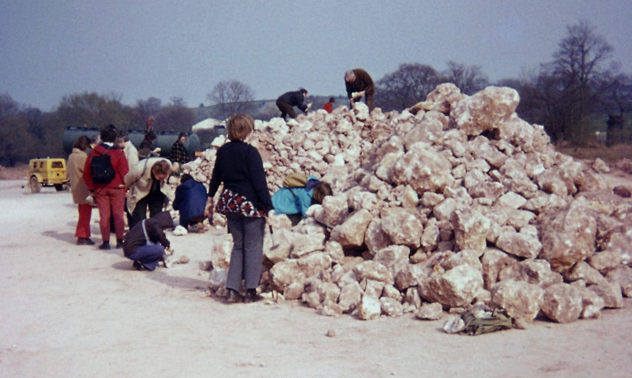 1974.04.07 Glos. Yate. Looking for celestine